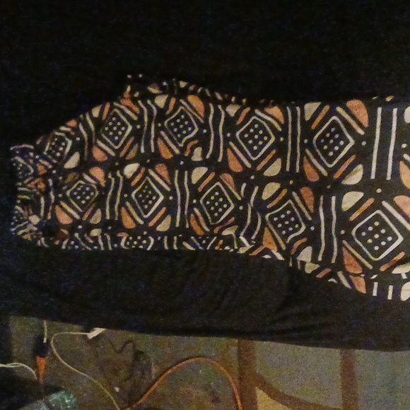 Good material, wide leg ends, good elastic waist, multi colored, designs - Picture 2 of 3